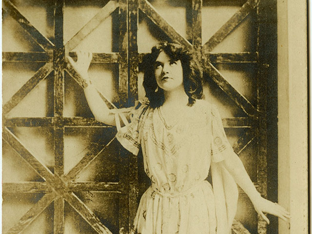Marguerite Clark; 1916; photo postcard by Kosmos Art Co.; THNOC, 2009.0117.6